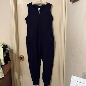 NWT  v-neck sleeveless loose fit jumpsuit .  Navy   Size small